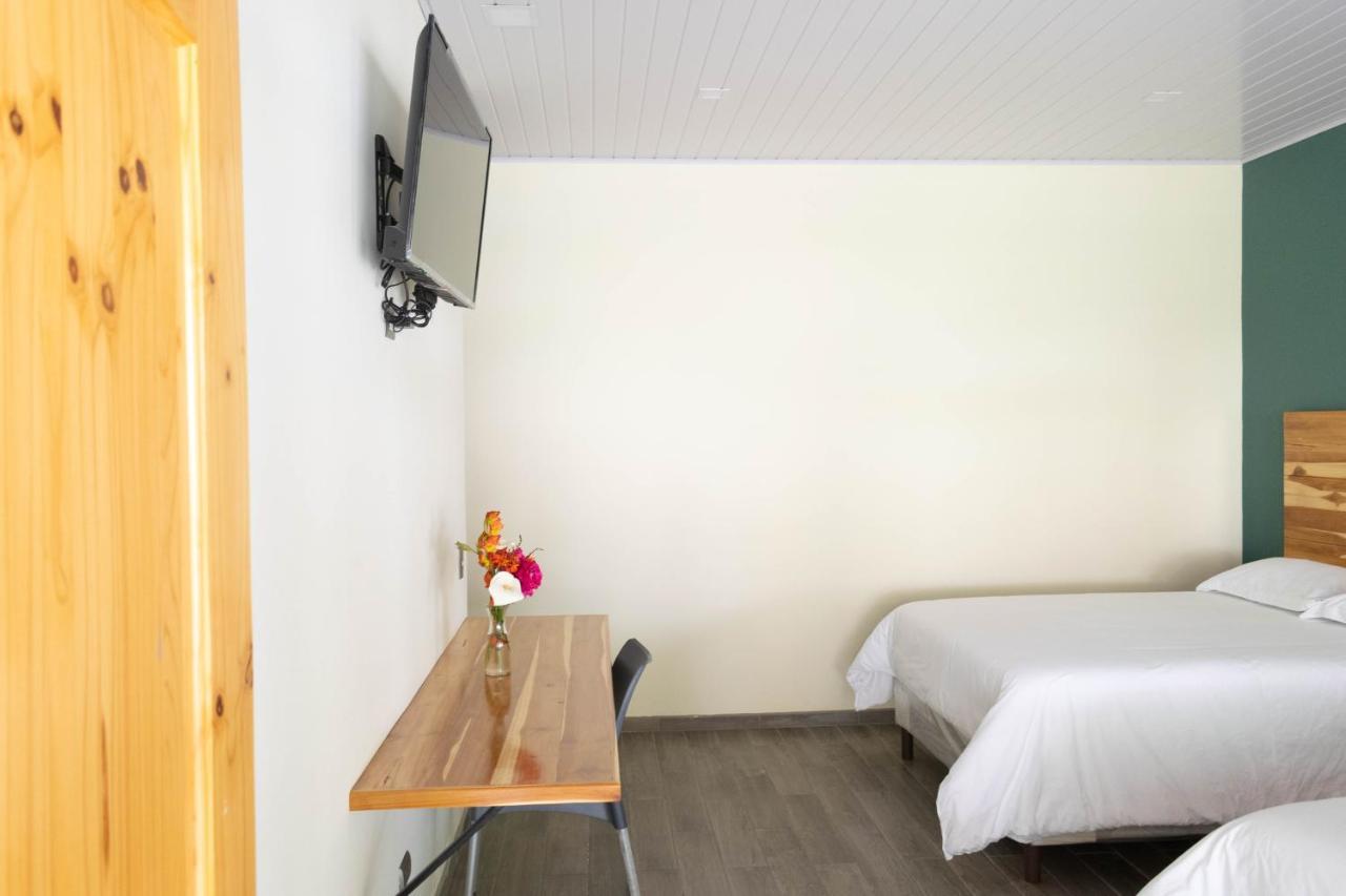Casa Montana Hotel チチカステナンゴ エクステリア 写真