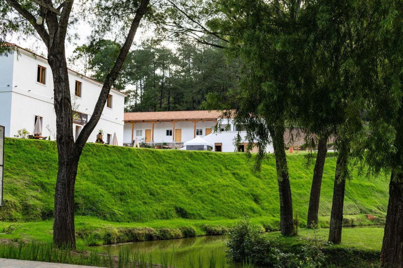 Casa Montana Hotel チチカステナンゴ エクステリア 写真